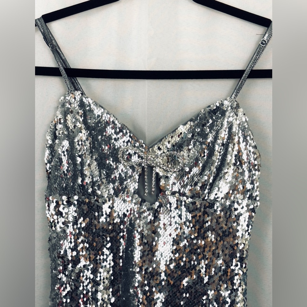 Shiny Silver Sequin Bodycon Sheath Mini Dress with Keyhole & Crystals Small NWT - Picture 3 of 12